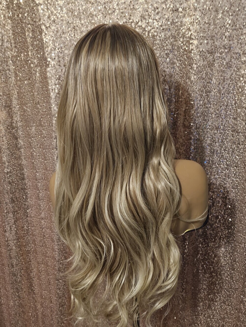 Wig - Picture 3 of 3